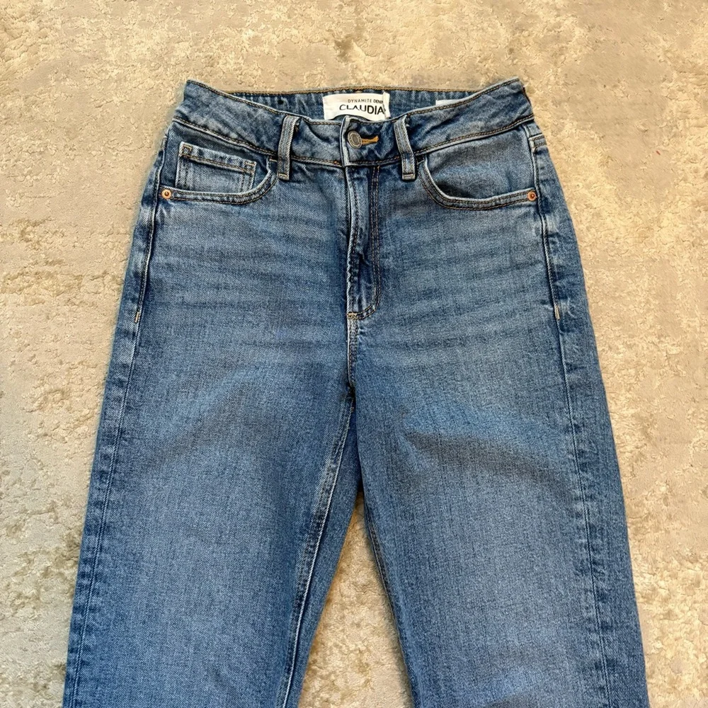 Dynamite Denim Claudia Blue Denim High Rise Waisted Distressed Mom Jeans Size 24 - Picture 4 of 11